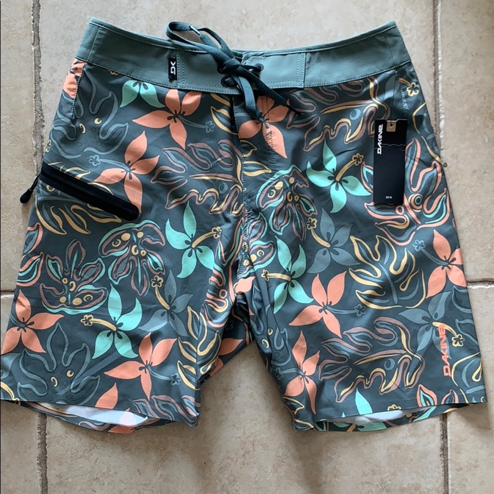 DAKINE Men’s boardshorts size 28 NWT
